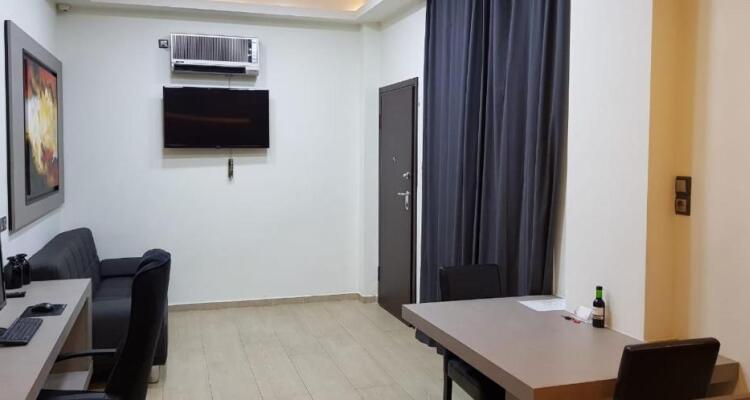 Minimal Studio In Paleo Faliro