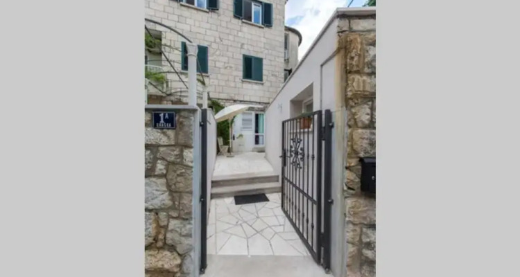 Flora Three Bedroom Apartment Near Beach