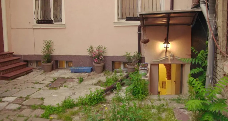 Top Center Semi-detached Apartment Studio