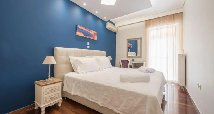 Central 3br Apartment Next To Panormou Metro!