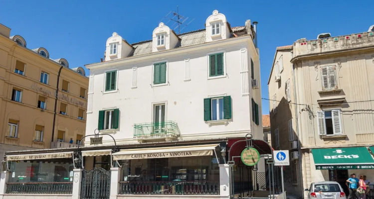 Boutique Apartment With Balcony