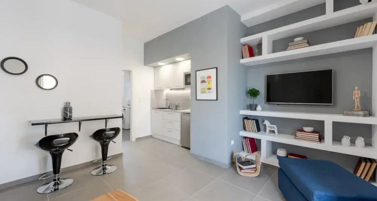 Bright N Tender Apt For 4 Guests