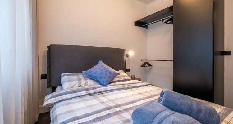 New Soho 13 Top Center Black & White