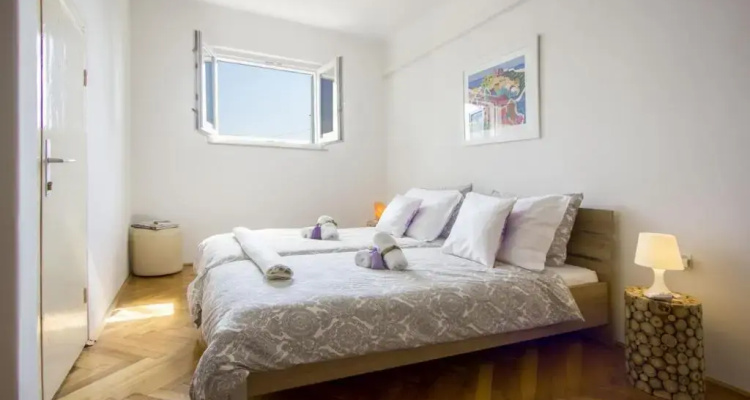 West Coast Luxury Apartment