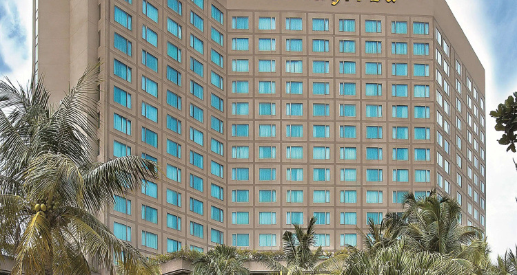 Shangri-La Surabaya — Shangri-La hotel