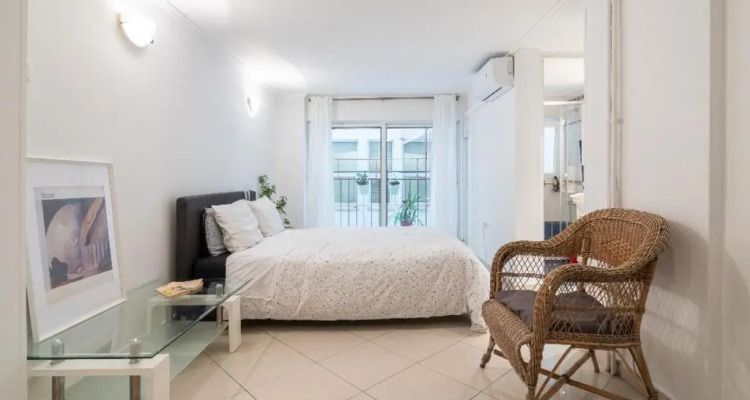 Studio In The City Center, Syntagma