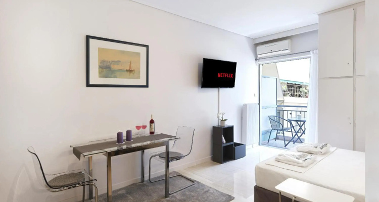 Modern Studio Opposite The Areios Pagos Court.
