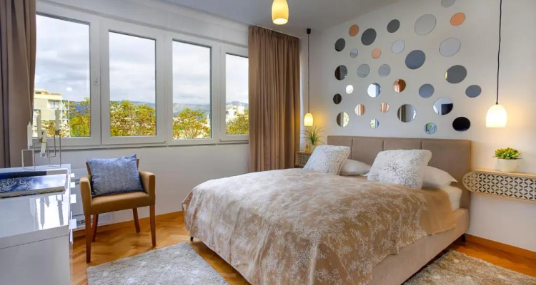 Deluxe City Center Blue Apartment