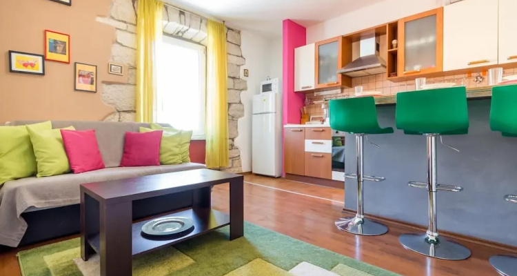 Dante Square Apartment