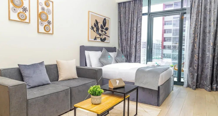 Bloomfields Stu View Azizi Riviera