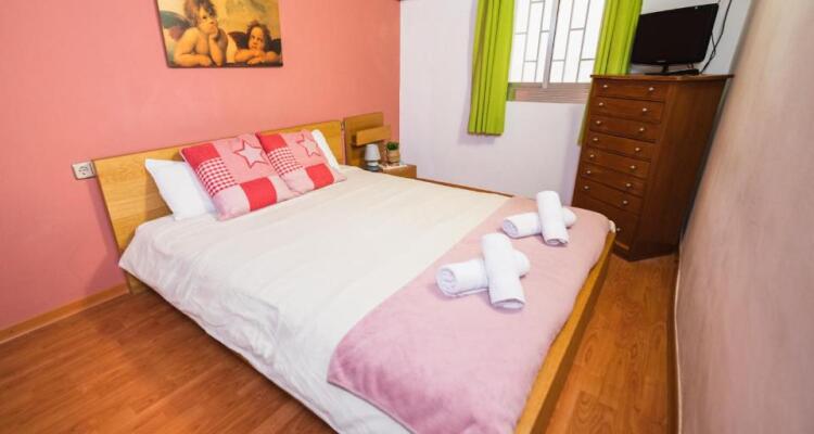 Rustic Poble Sec Apartment