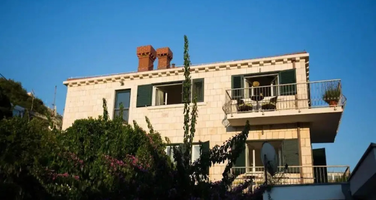 4b Apartments
