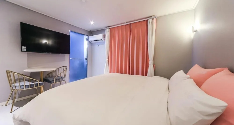 Hotel Momo Juice