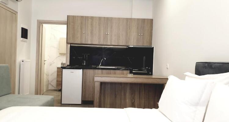 Eantos Studios & Suites