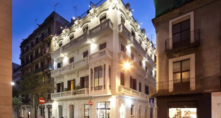 Click & Flat Seneca Suites