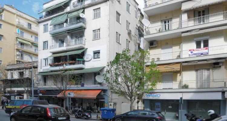 F & B Collection Apartment For 3