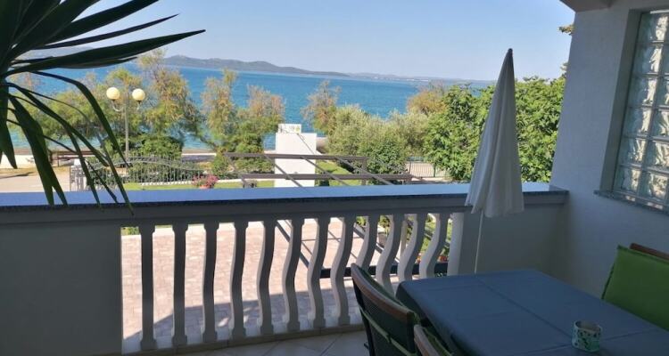 Petin 5m From The Sea A2