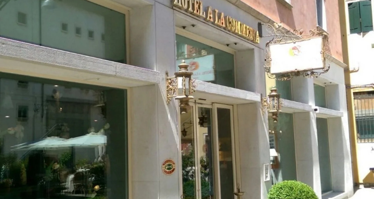 Hotel A LA Commedia