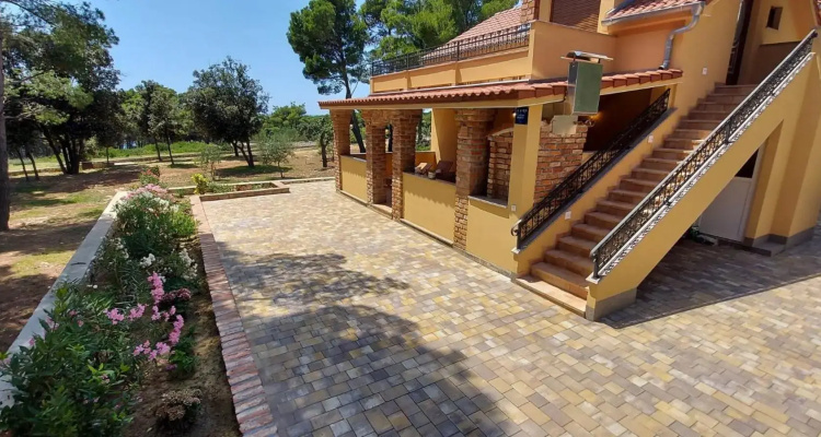 Kandarola Resort
