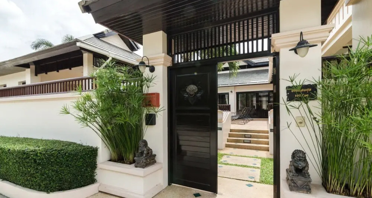 4 Bedroom Private Bali Style Villa HH1