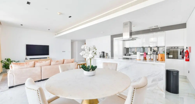 Luxury Beachfront 2br W Stunning Seaview