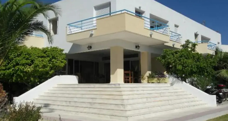 Leonidas Hotel and Studios