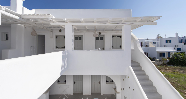 Zefi Hotel & Suites