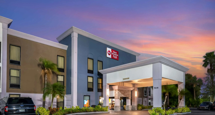 Best Western Plus Universal Inn