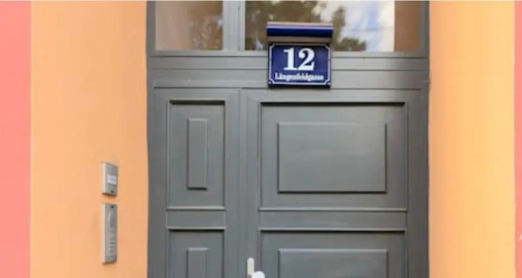 Between Schoenbrunn & The City Center. Apt. 31