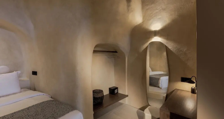 Caldera's Dream Cave House With Hot Tub