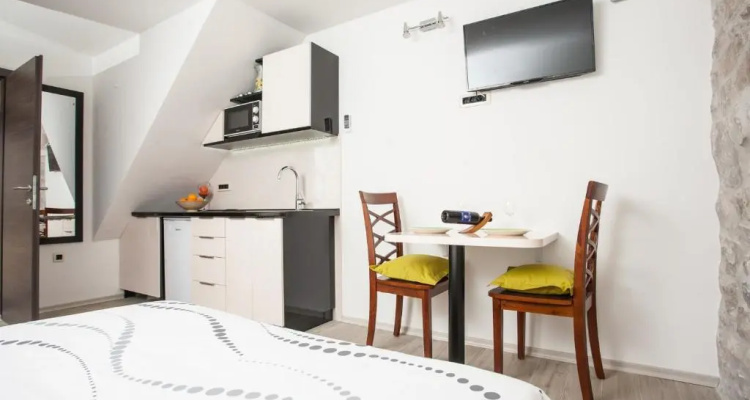 Apartments & Room Kartolina