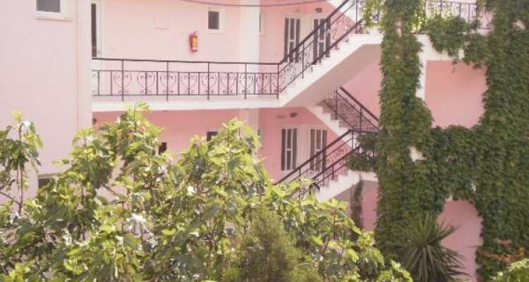 Odyseas Studios Near Lourdas Beach