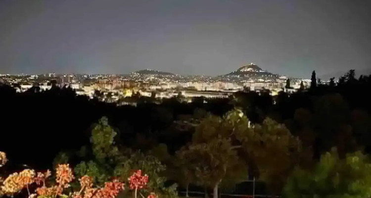 Unique Sunlit House Overlooking The Acropolis