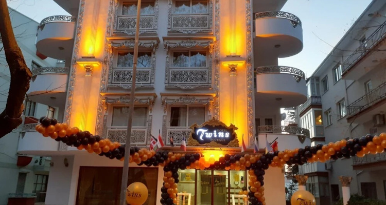 Twins  Boutique Hotel