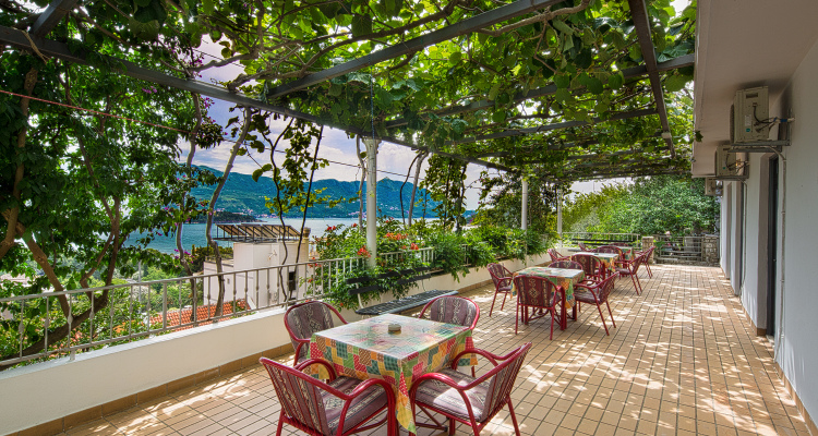 Madra rooms & apartments Guest house