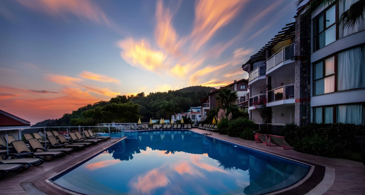 Tropical Deluxe Hotel