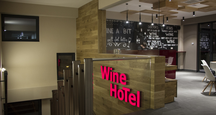 WINE HOTEL