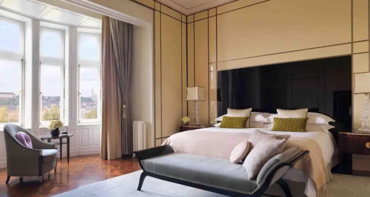 Four Seasons Hotel Gresham Palace Budapest — Four Seasons hotel