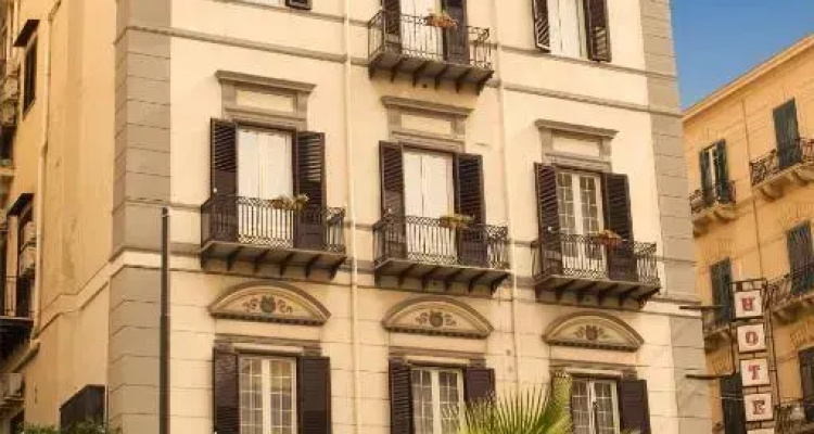 Hotel Joli