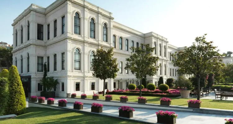Four Seasons Hotel Istanbul at the Bosphorus — Four Seasons hotel