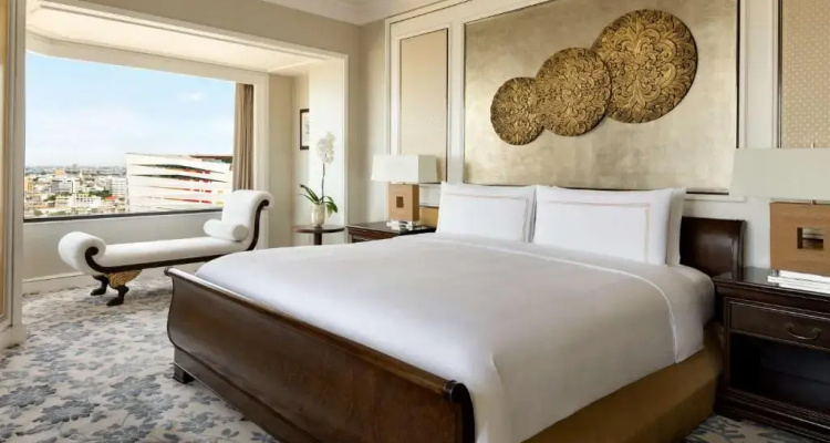 Shangri-La Bangkok — Shangri-La hotel
