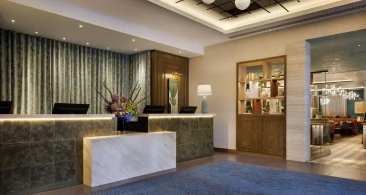 DoubleTree by Hilton London Victoria — Hilton hotel