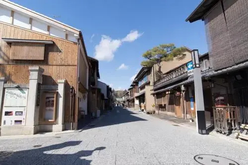 Le Machiya Kamishichiken — забронировать отель в Киото