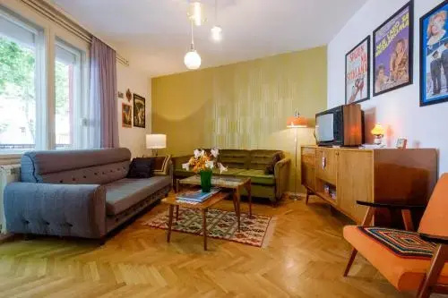Retro Yugoslav Museum Lodge — забронировать отель в Белграде