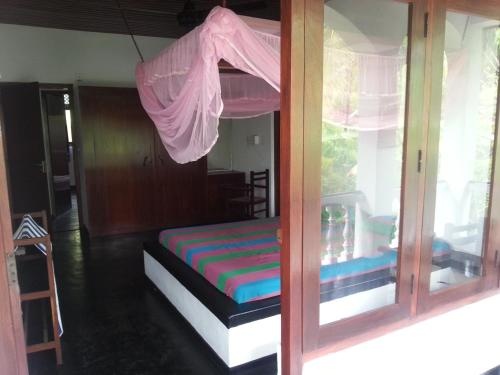 Цены на Sanka Villa в Хиккадува
