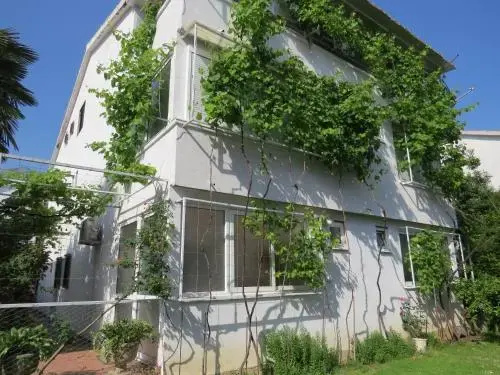 Apartmani Hortenzija — забронировать отель в Будва