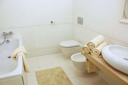 White & Gray Apartments — забронировать отель в Праге
