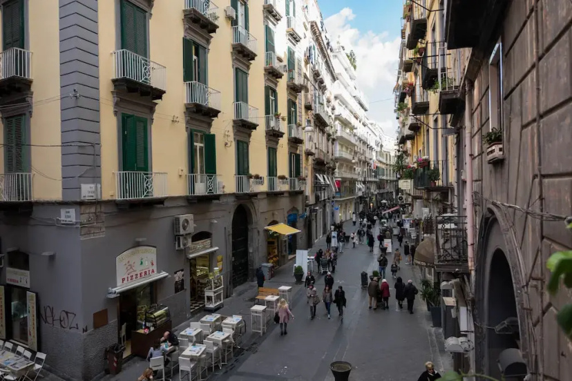 La Residenza Napoli Short Let Apartments — комфортный отель в Неаполе