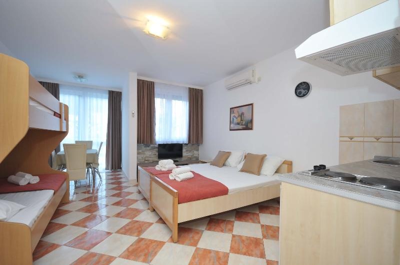 D&D Apartments Budva 4 — отель с удобным расположением в Будва