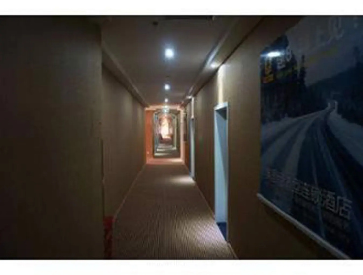 Super 8 Shanghai Nanjing Lu Walking Street First One — отель с удобным расположением в Шанхае